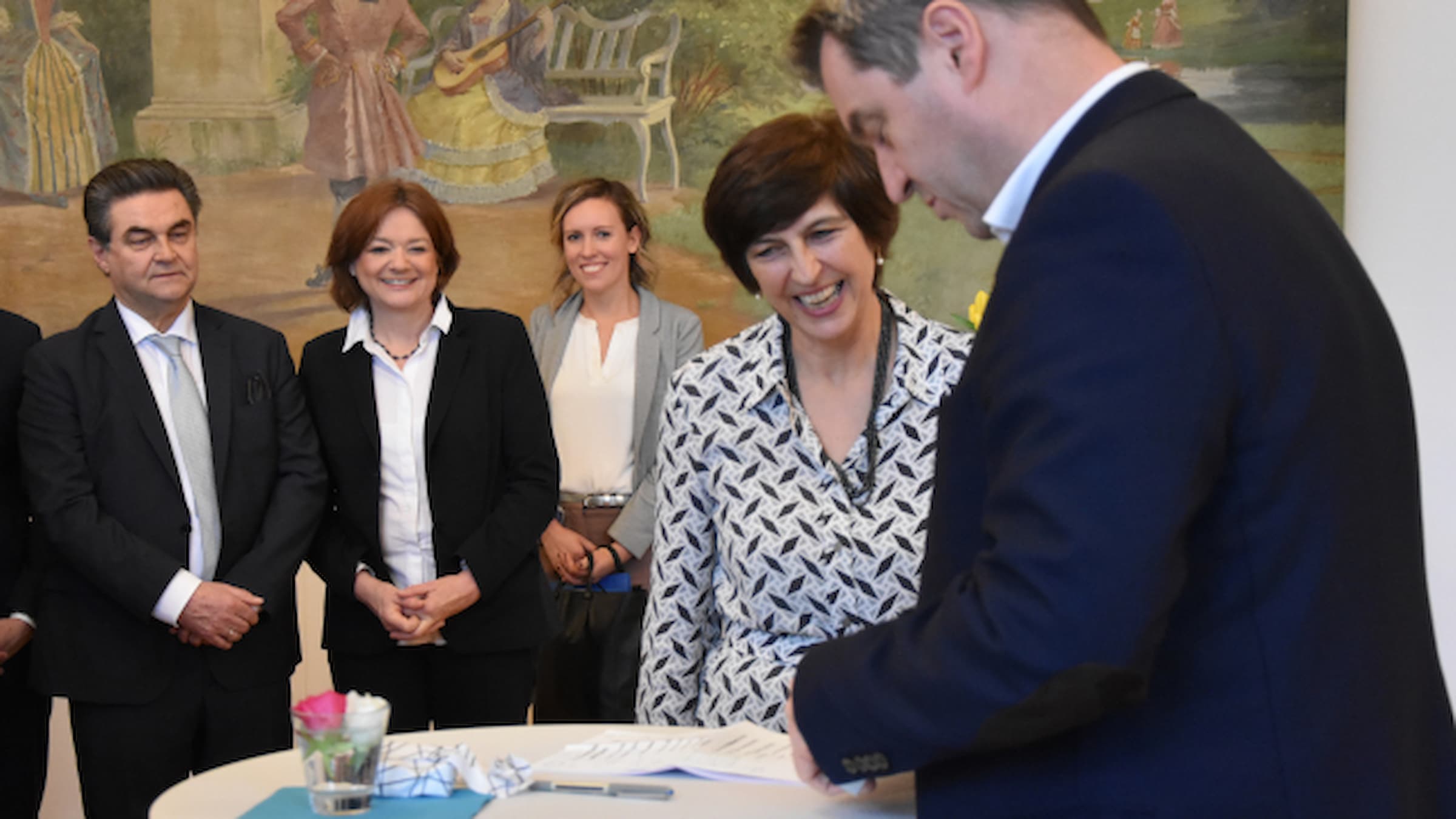 Ministerpräsident Söder beim Besuch an der TH mit Hochschulpräsidentin Beck-Meuth 