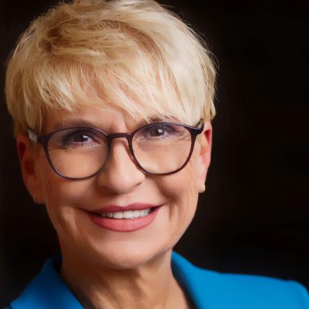 Dr. Andrea Behr
